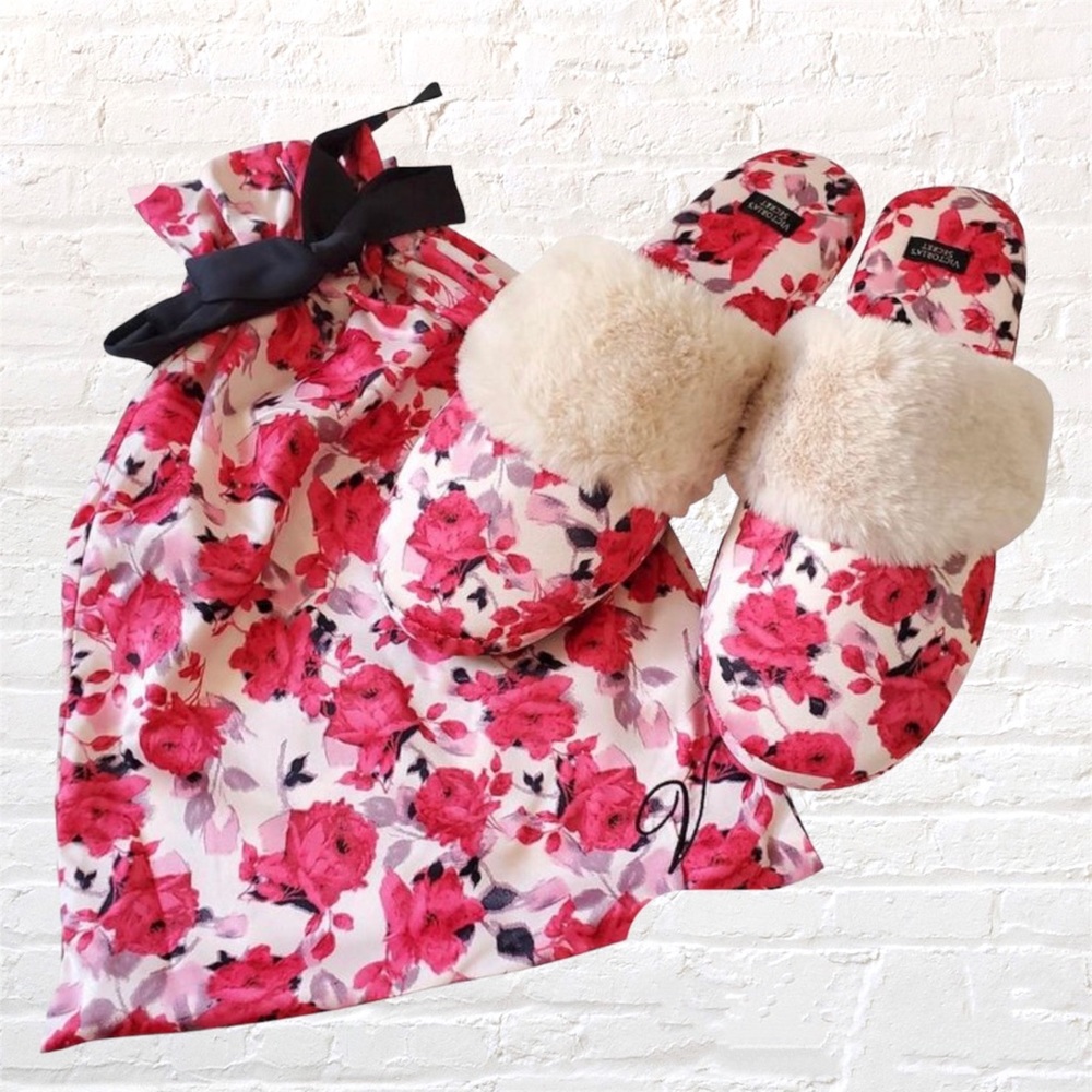 Victoria’s Secret women’s cozy floral rose slippers, size Medium (7-8), NWT